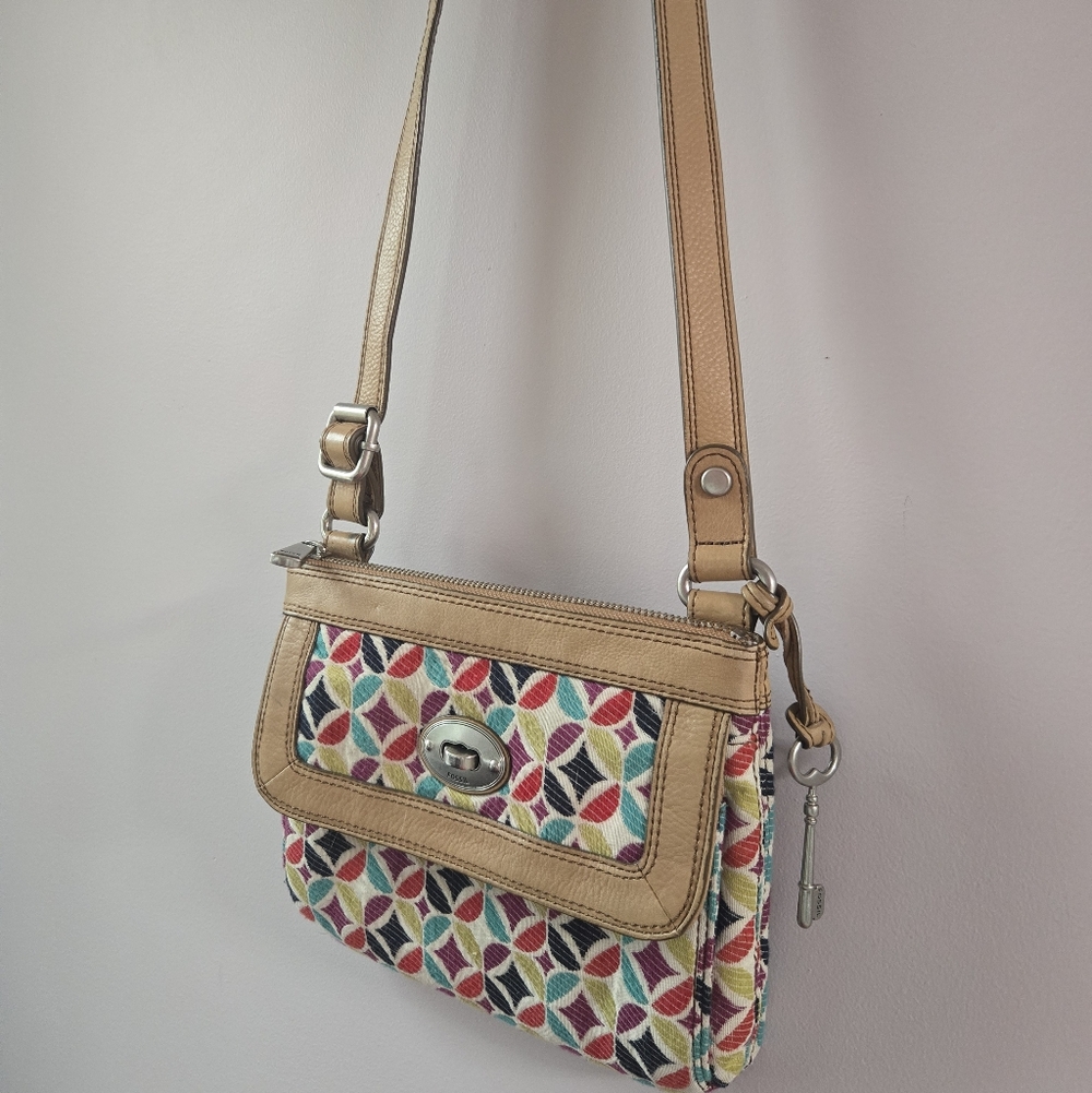 ✨ RETRO VIBES ALERT! ✨ Fossil Key-Per Crossbody 🔑🌈 - Picture 11 of 13